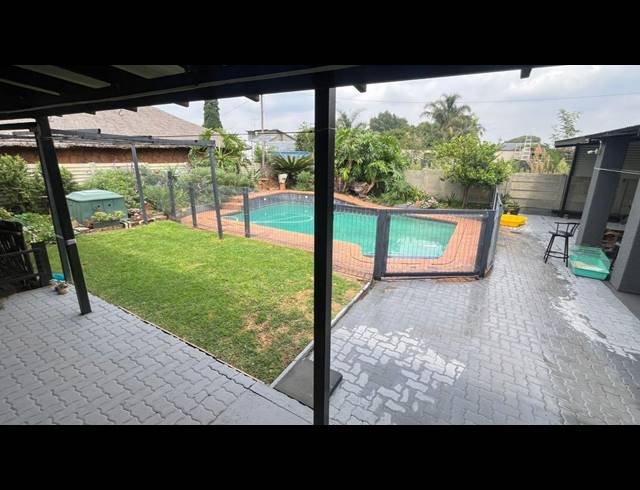 4 BEDROOM HOUSE FOR SALE IN FLORENTIA